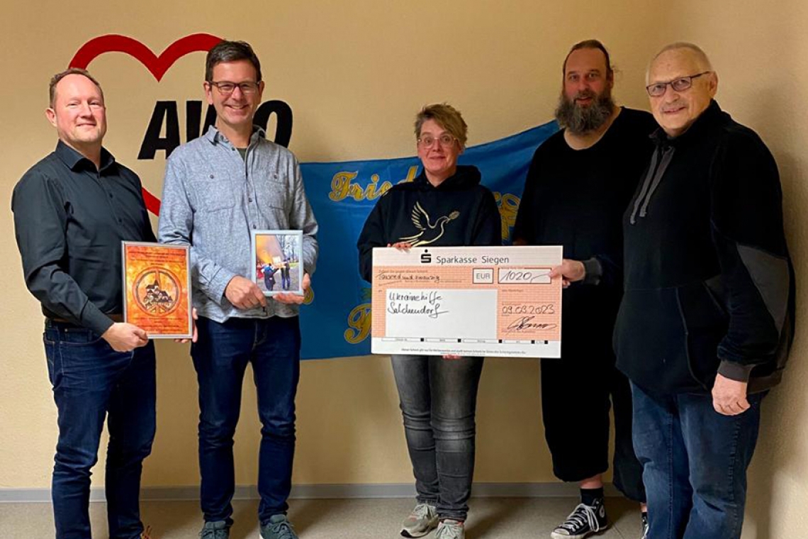 Aktionsbündnis übergibt 1020 Euro an die Ukrainehilfe Salchendorf