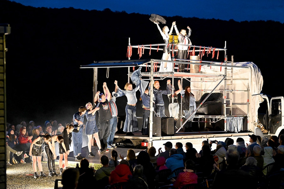 Bruchwerk Theater begeistert mit "Der Drache" auch im Nieselregen