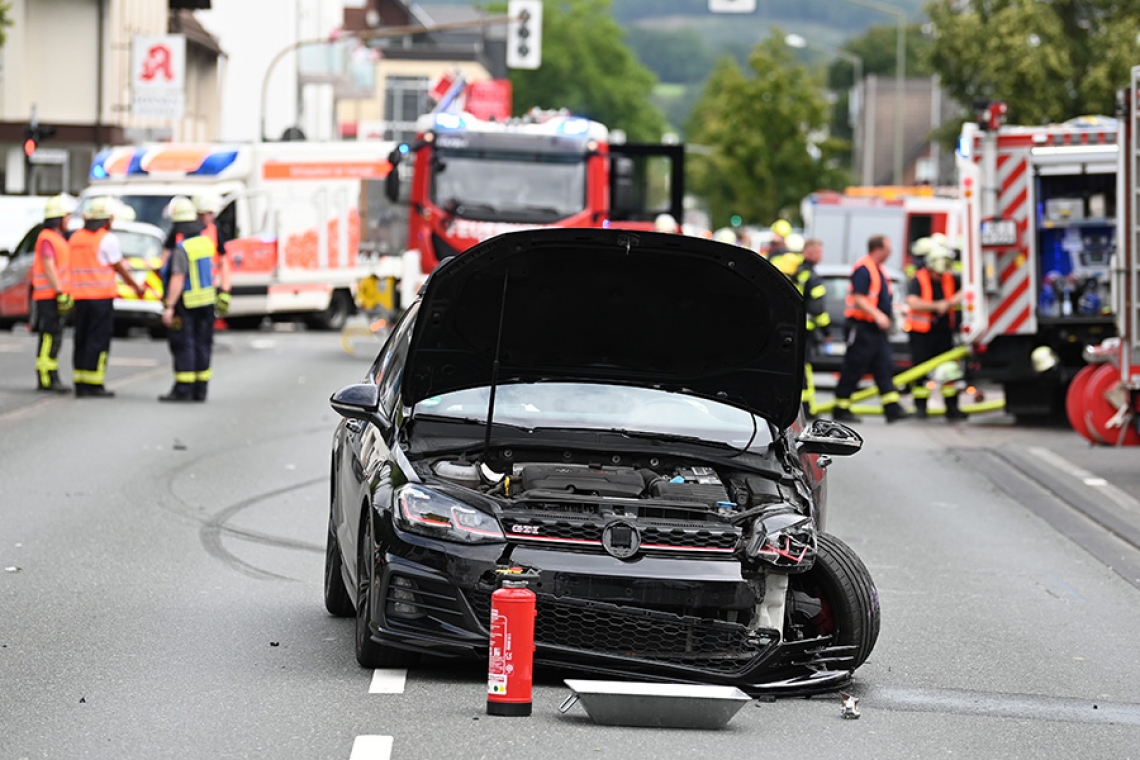 Polizei sucht Zeugen nach Unfall auf der Bahnhofstraße