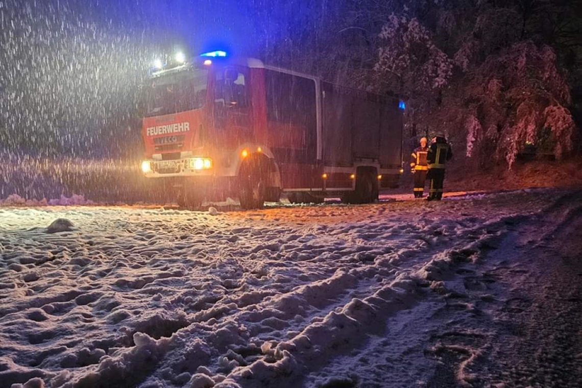 Erster Wintertag beschert der Feuerwehr gleich eine Menge Arbeit