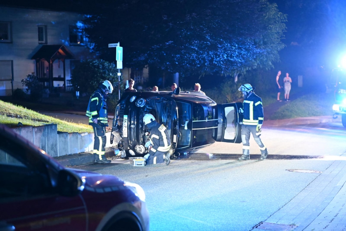 Kleinstfahrzeug kippt um - Jugendliche bleiben unverletzt