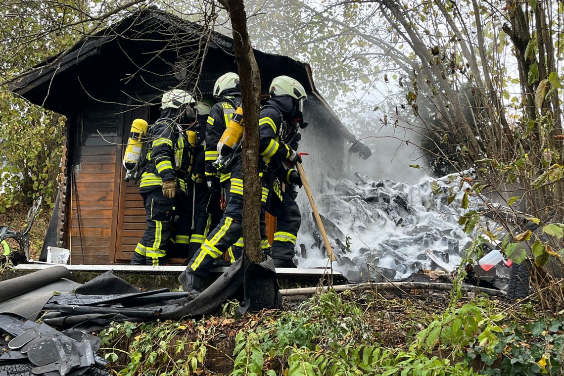 Gartenhütte am Eichstattweg in Brand - Polizei ermittelt