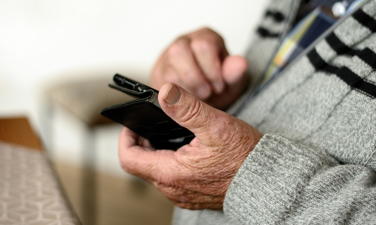 Schüler erwiesen sich in Sachen Handy als geduldige Lehrer