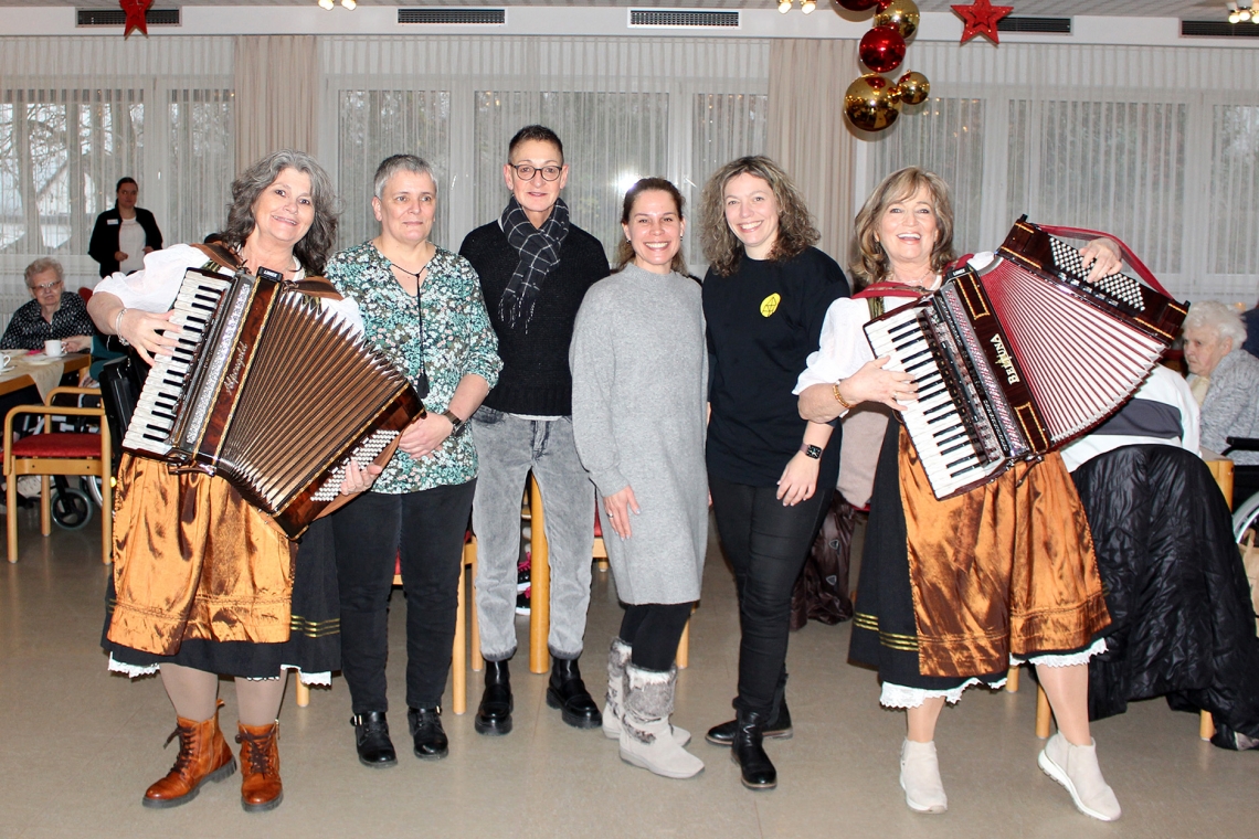 Musikalische Weihnachtreise mit „Schneeweißchen und Rosenrot“