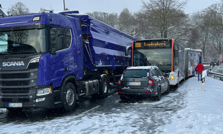 Unfall auf glatter Straße sorgte am Nachmittag für Stillstand in Bühl