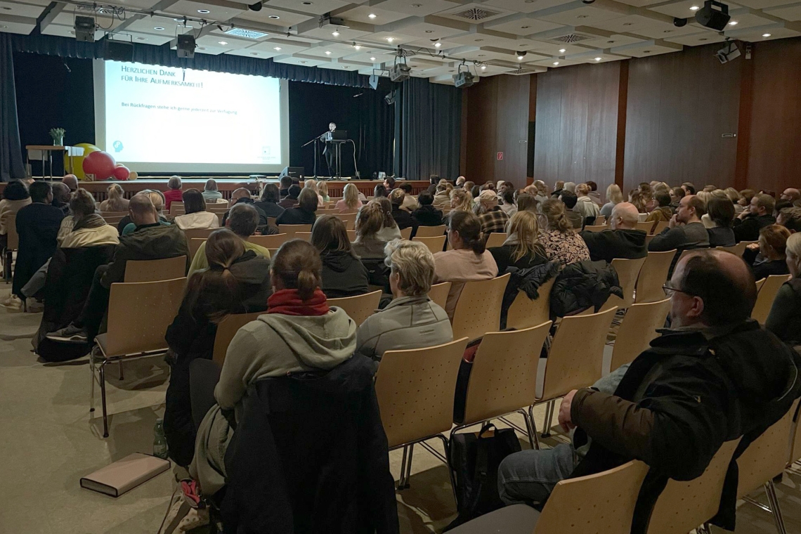 Großes Interesse am Infoabend zum Thema ADHS in der Aula