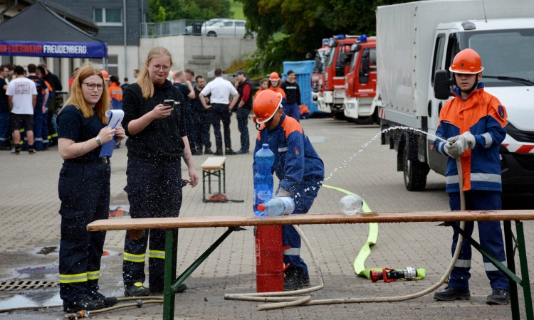 Feuerwehr-Nachwuchs meistert sämtliche Aufgaben mit Bravour