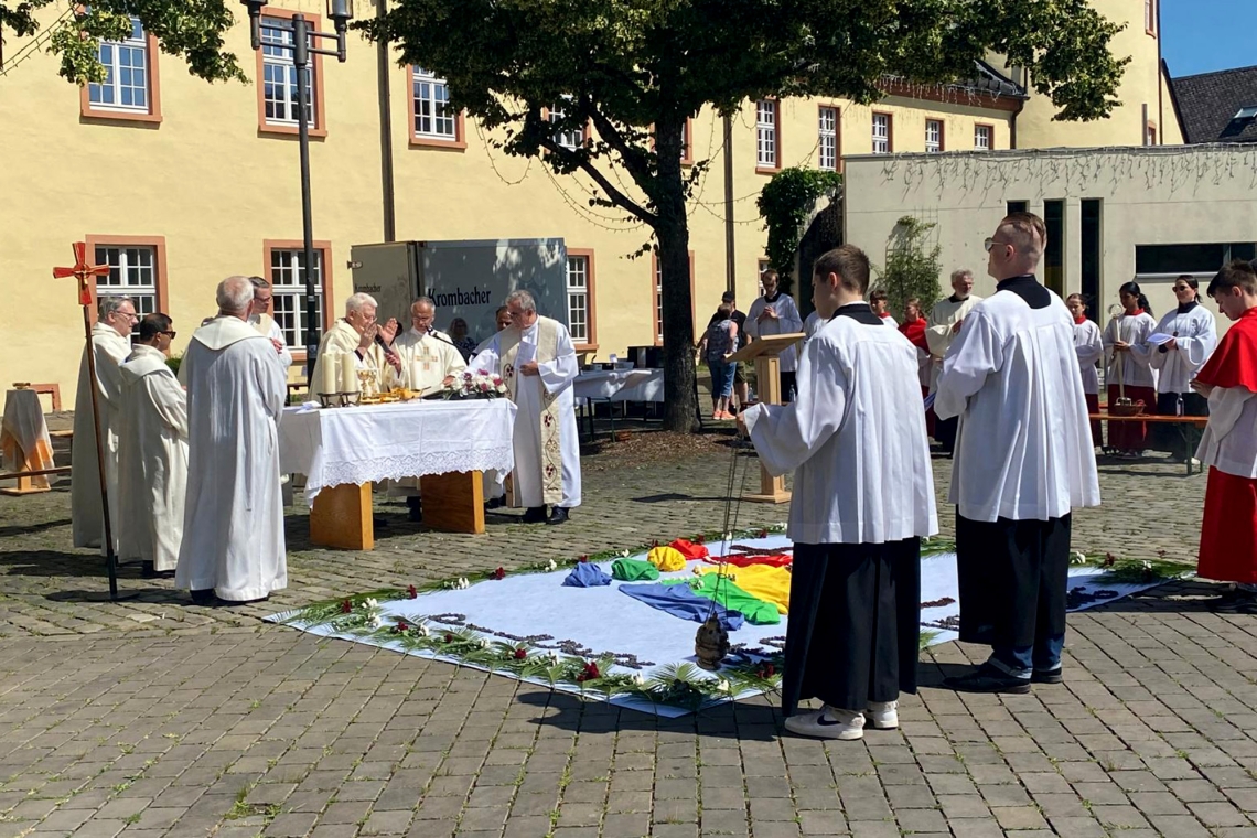 Katholische Gläubige als &quot;Pilger der Hoffnung&quot; unterwegs