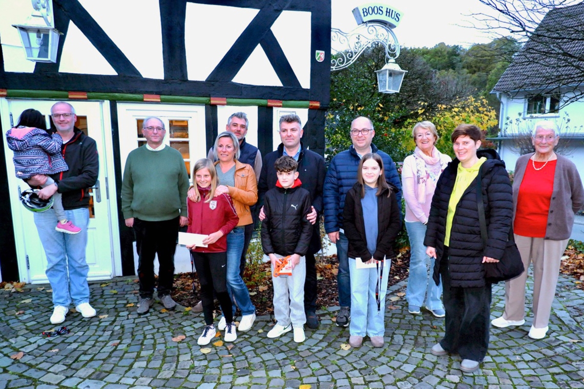 Heimat erradeln und gewinnen: Kinder freuen sich über Preise