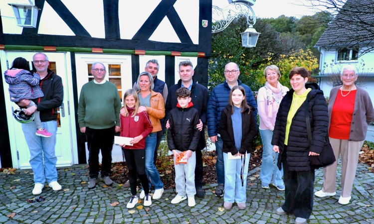 Heimat erradeln und gewinnen: Kinder freuen sich über Preise