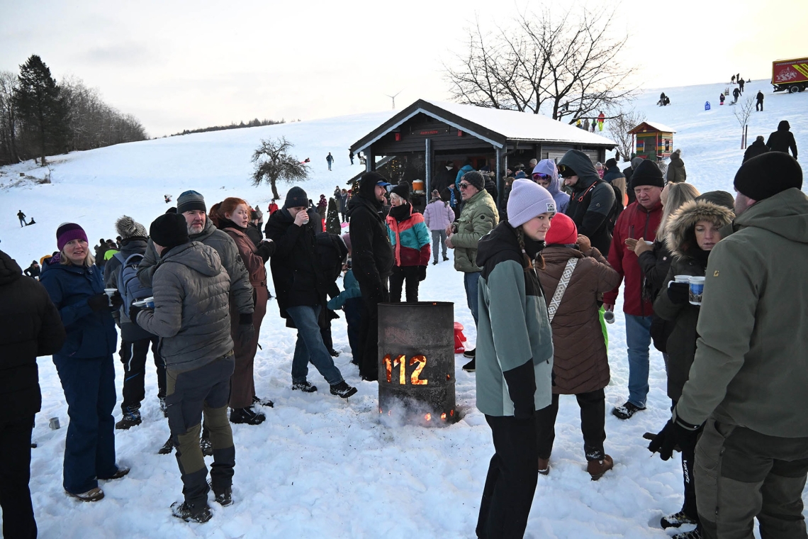 Spontaner Rodelspaß in Lindenberg begeistert Jung und Alt