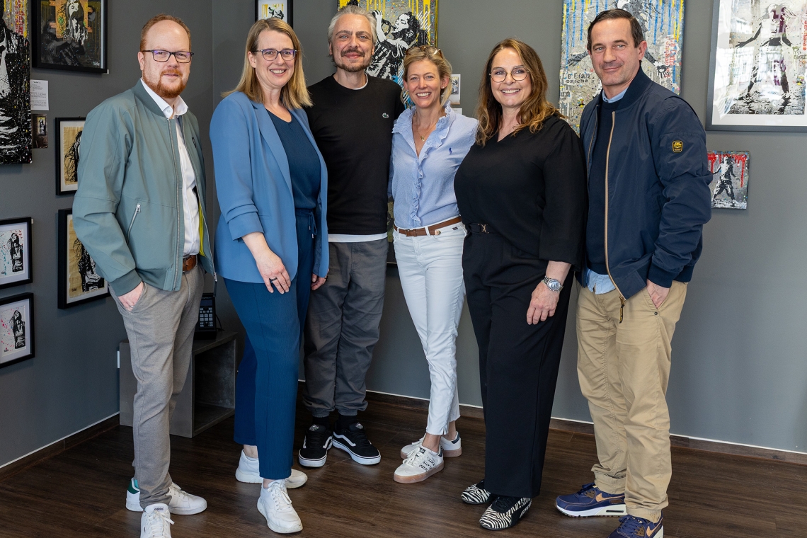 Viele Gäste, große Namen: Kunst-Event lockt zur Bahnhofstraße 54