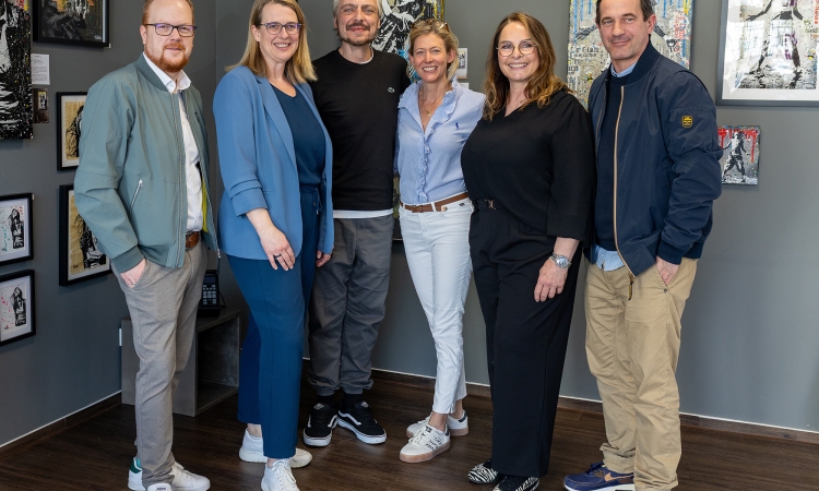 Viele Gäste, große Namen: Kunst-Event lockt zur Bahnhofstraße 54