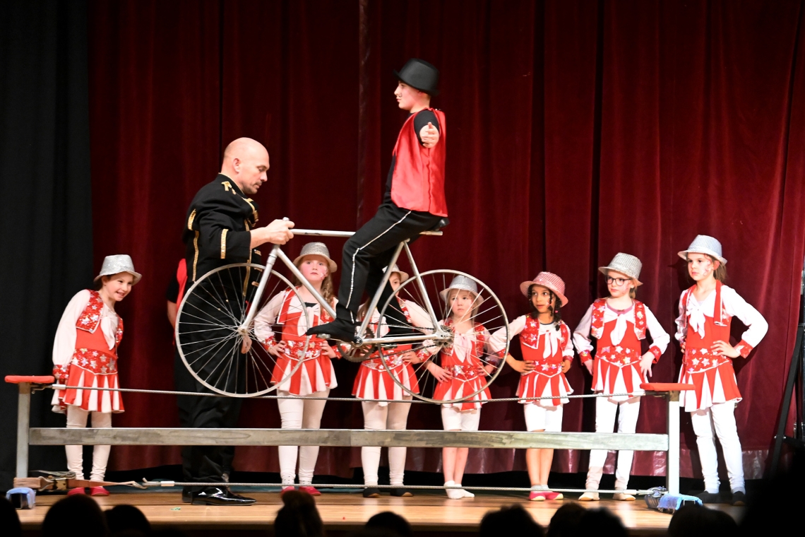 Hereinspaziert: Grundschüler begeisterten in der Zirkus-Manege