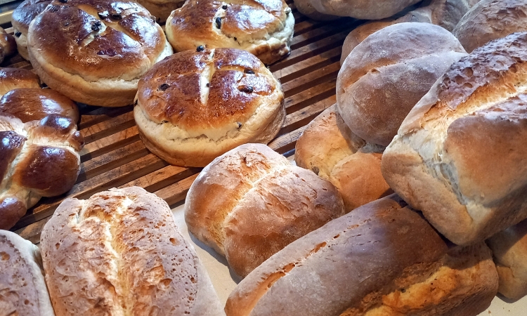 Von Riewekooche bis Rosinenkringel: Alcher Backes öffnet wieder