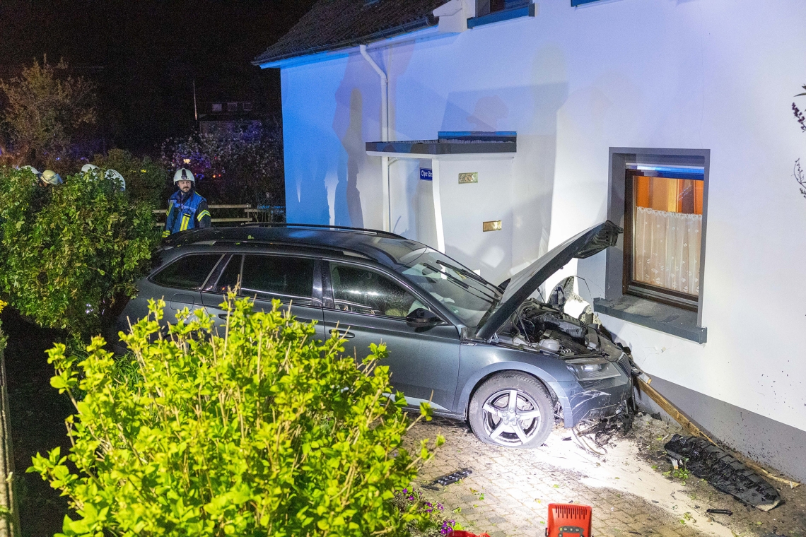 Autofahrt endet vor Hauswand: Hoher Sachschaden in Bockseifen