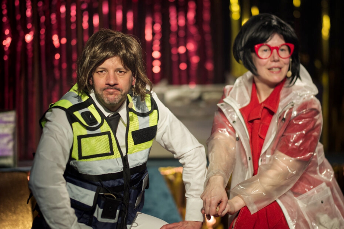 Schnell, schrill und mit viel Slapstick: "JEEPS" im Kurpark