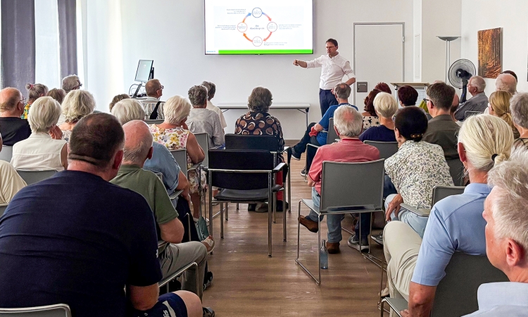 70 Besucher informieren sich über moderne Arthrose-Behandlung