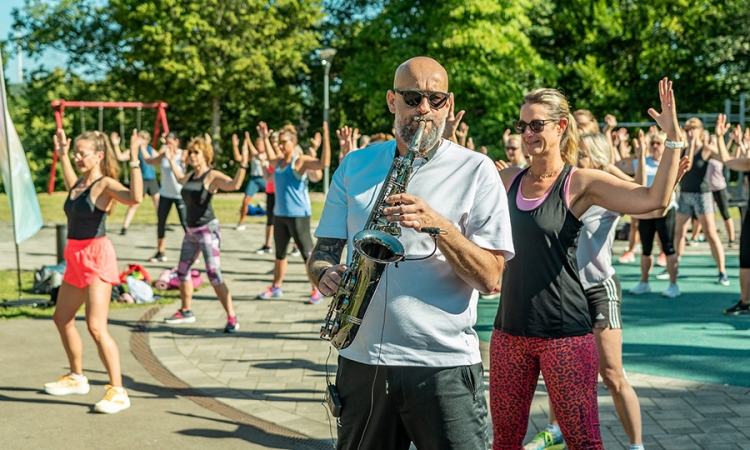 Fitness, Musik und gute Laune: Sunday Morning Workout begeistert im Kurpark