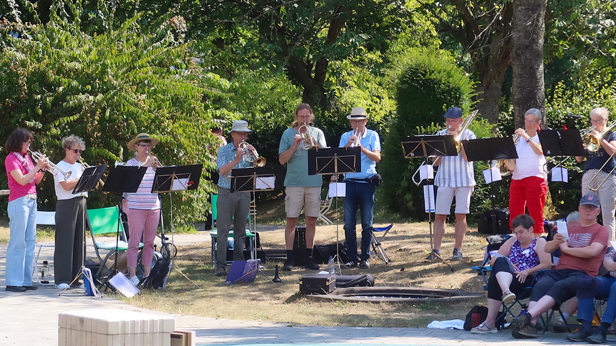 Im Kurpark spielte am Sonntag die Musik: Die evangelische Kirchengemeinde hatte zum Gemeindefest eingeladen. 